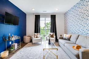Lindsley by AvantStay Balcony Modern Design A Downtown Location